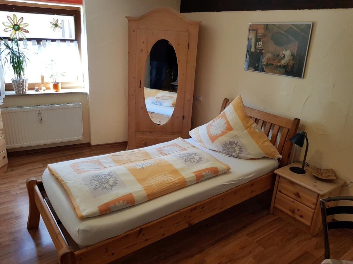 Hotel Zum Burgtoerle à Wallduern Extérieur photo