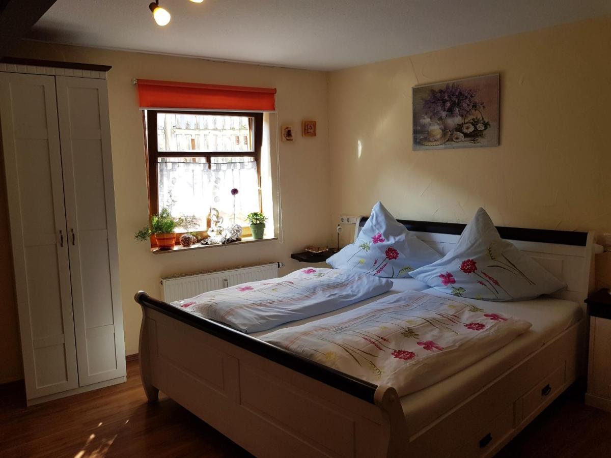 Hotel Zum Burgtoerle à Wallduern Extérieur photo